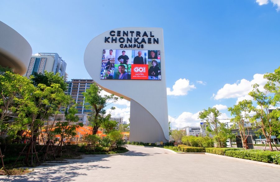 Central Nakhon Pathom shopping mall exterior